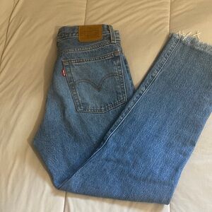 Wedgie Straight Levi’s Mom Jeans